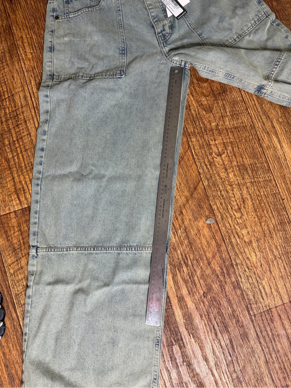BoohooMAN Baggy Fit Debossed Vintage Wash Jeans Men's (US) Size 34R - Picture 9 of 10